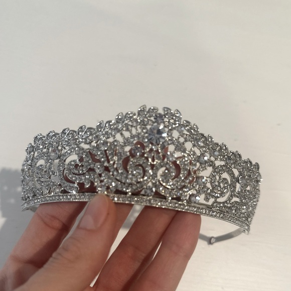 Tiara - Picture 3 of 8